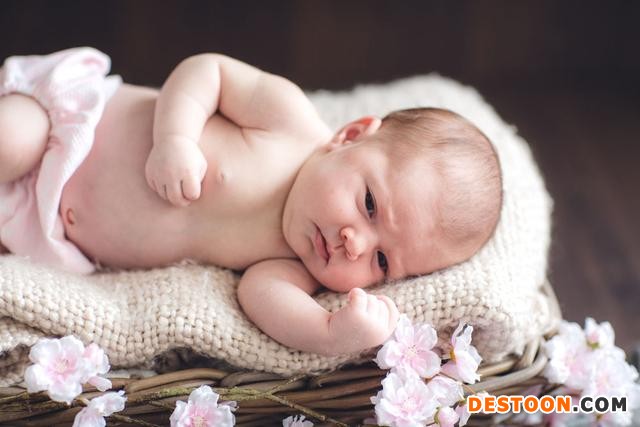 嬰兒濕疹 濕疹應(yīng)該怎么治療？