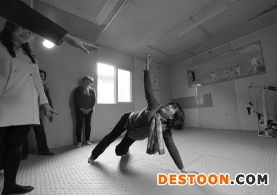 會員們在協(xié)會活動室里鍛煉。京華時報記者 陶冉 攝